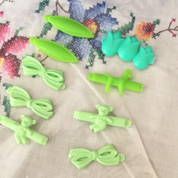 Urban Outfitters Accessories - Urban Outfitters green barrette bundle